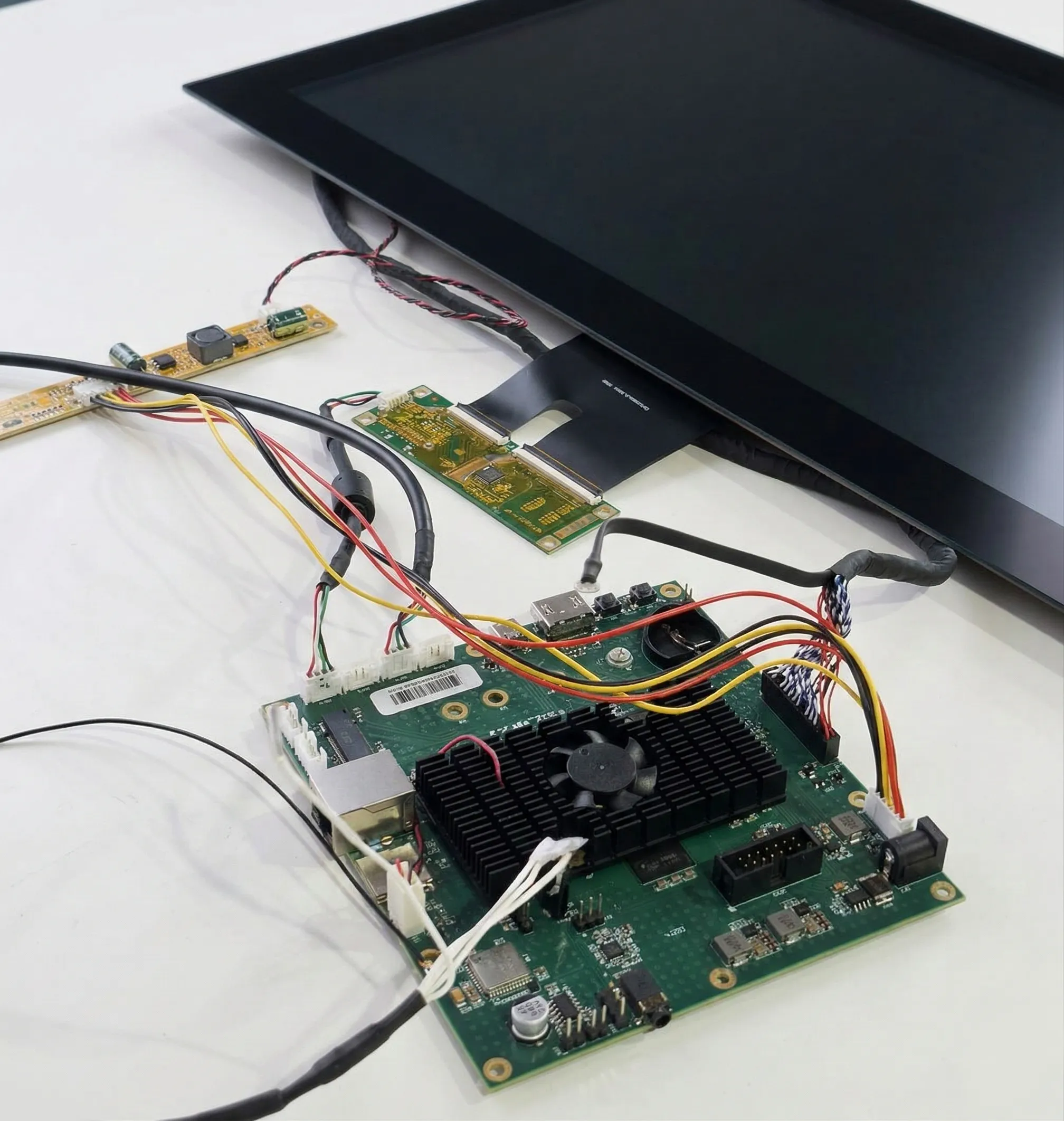 Интерактивный экран 21" с материнской платой